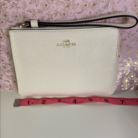 NWT Coach White Clutch F58032 - Picture 11 of 12